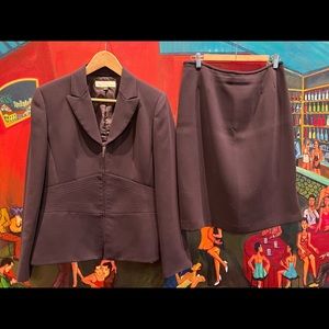 Nearly new plum color Tahari skirt suit Size 12!